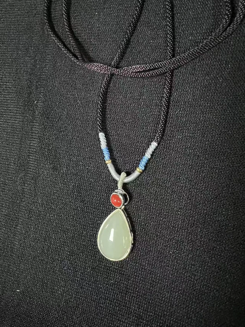 C80阿艳专属S925银镶嵌和田玉吊坠