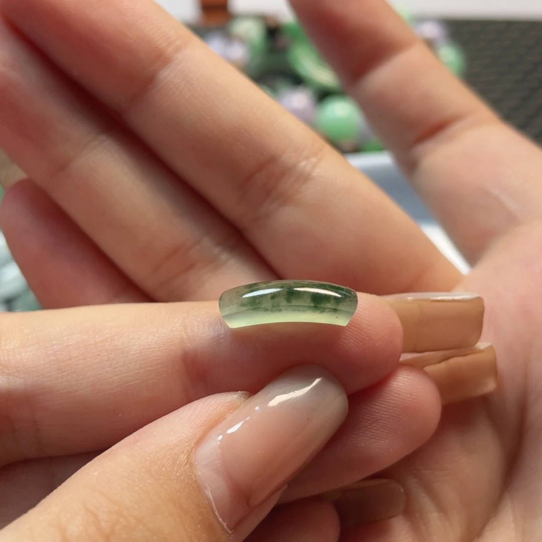 翡翠挂件未镶嵌   翡翠