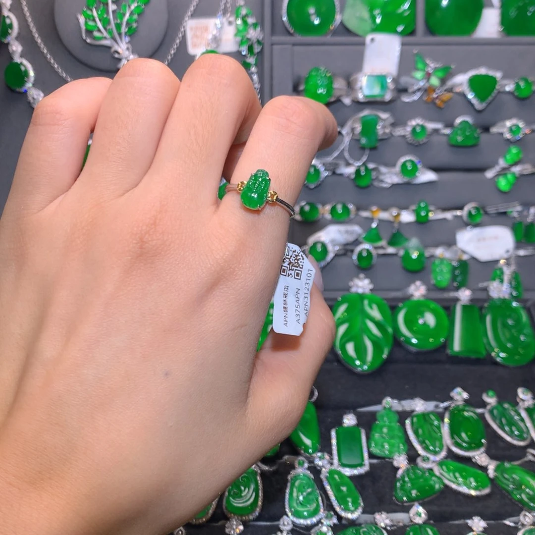 翡翠戒指18K金镶嵌貔恘