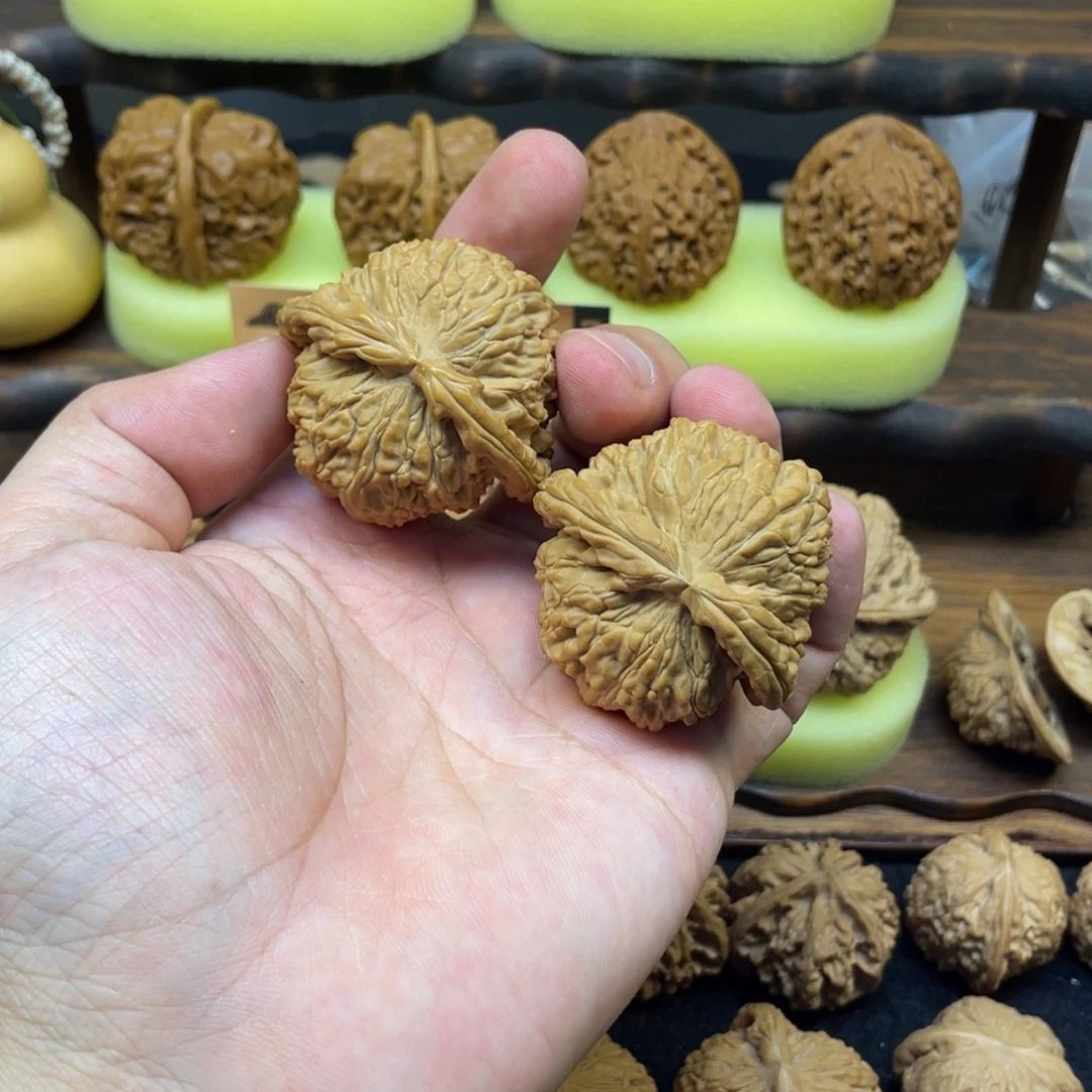 文玩核桃吊坠白狮子龟背