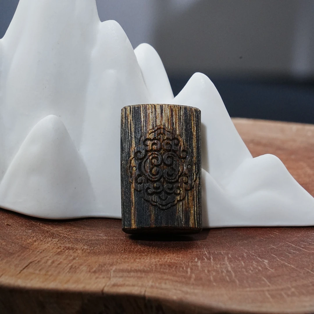 海南尖峰岭母树棋楠老料雕刻件（如意云纹） 3.39g 250801021 C