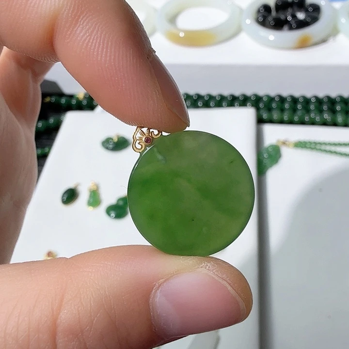 和田玉18K金镶嵌颈饰