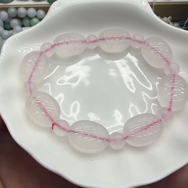 翡翠未镶嵌颈饰马粉富甲天下