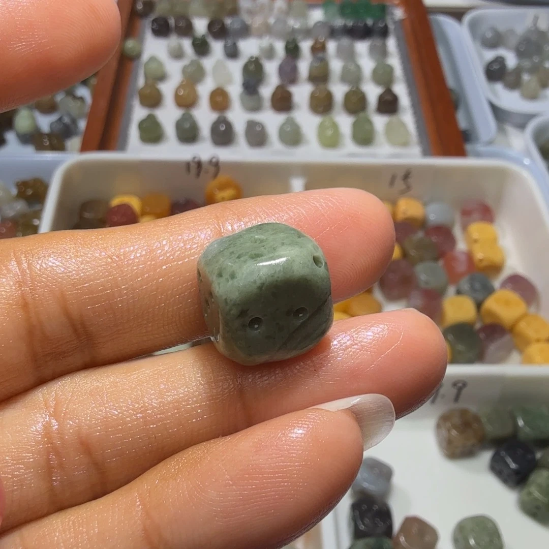 和田玉未镶嵌珠宝奇石