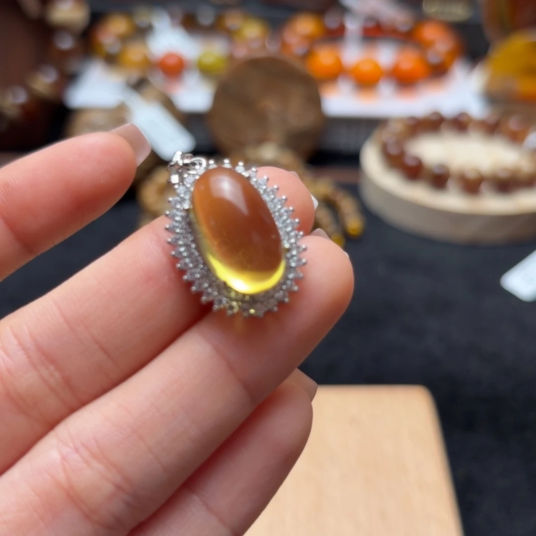 琥珀未镶嵌珠宝奇石绿茶锁骨