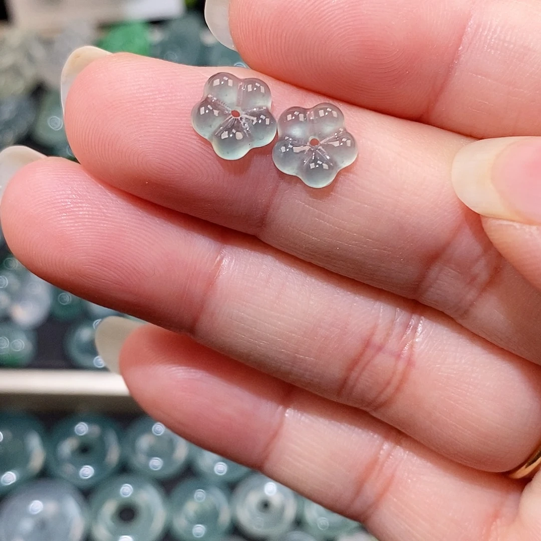 翡翠未镶嵌颈饰小花福利一对