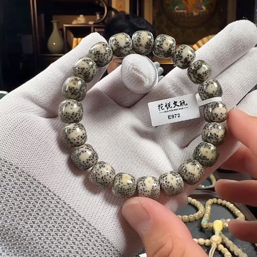 万***集手串星月菩提12x11 石玉料绿包白 E972