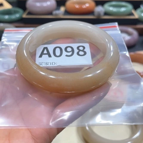 未镶嵌手镯石英质玉