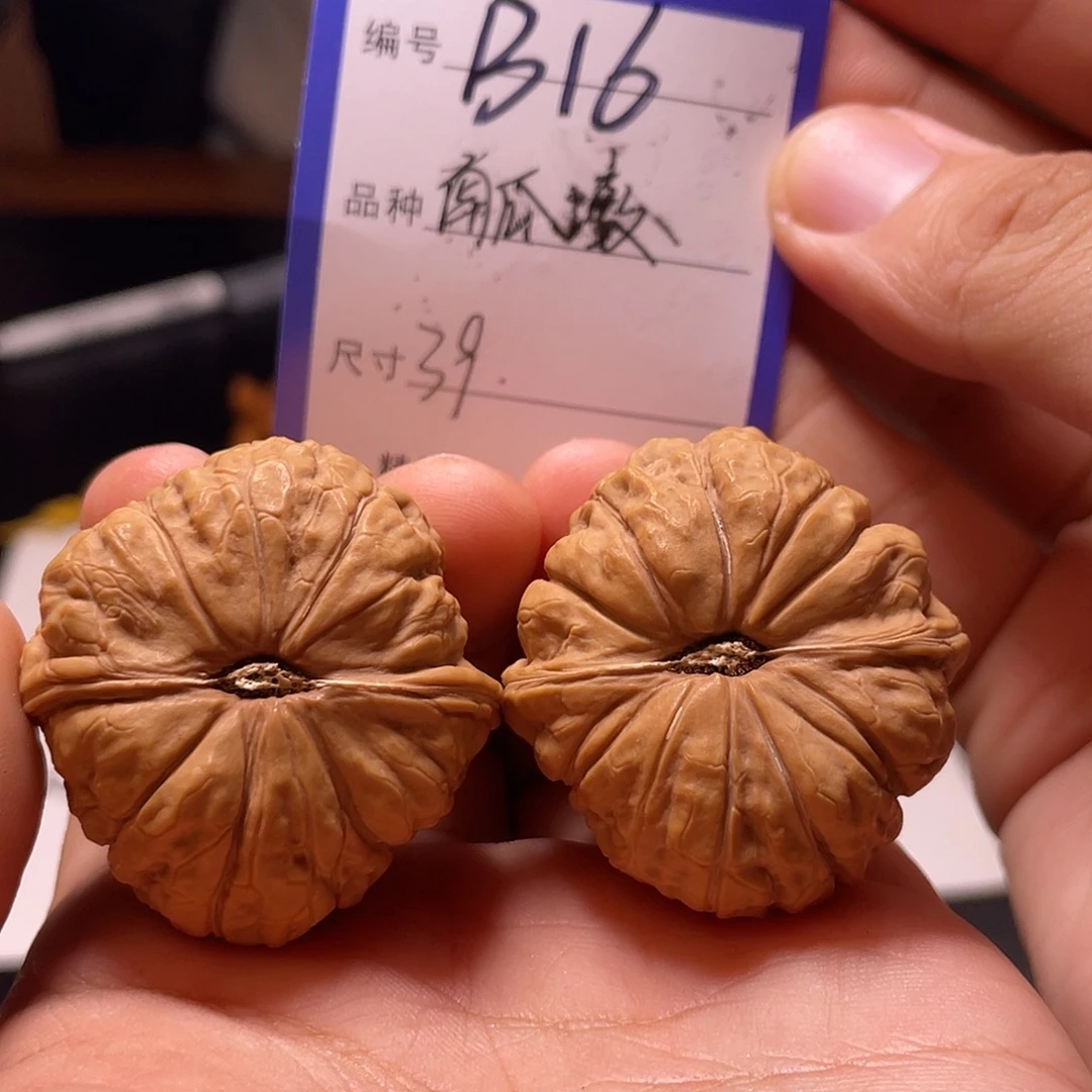 文玩核桃吊坠文玩