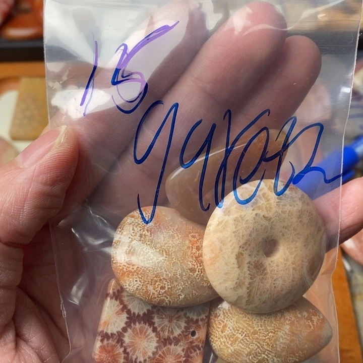 硅化玉颈饰足金镶嵌g****h