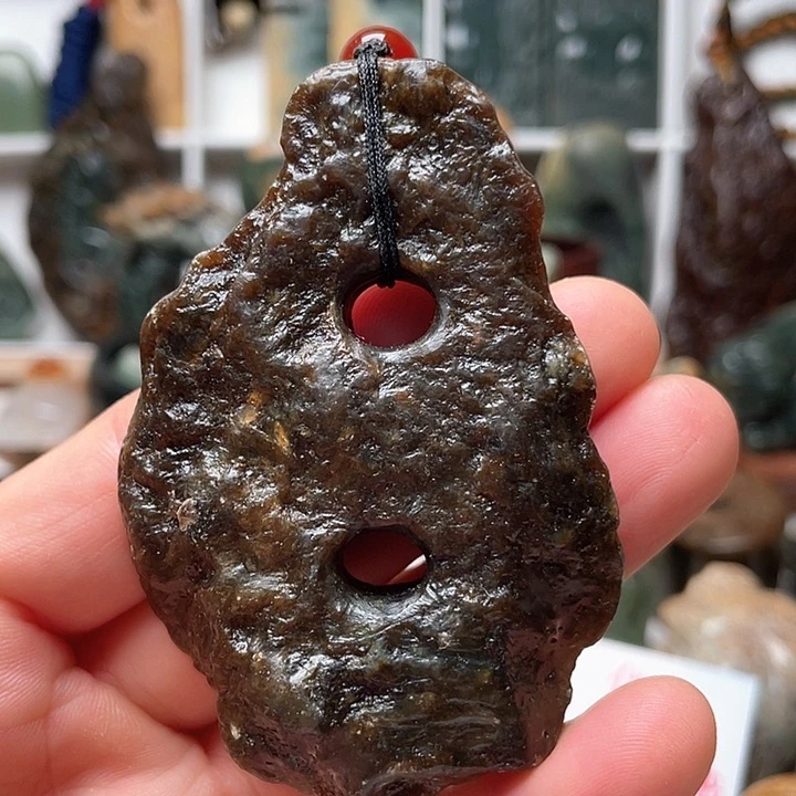 未镶嵌岫岩河磨玉（透闪石质玉）挂件