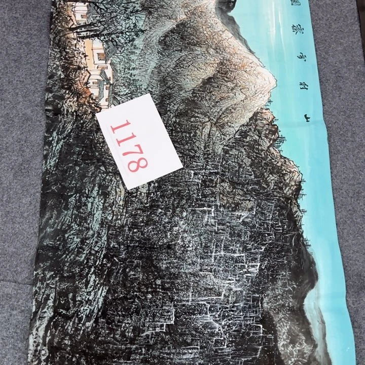 竖款惊喜的是我的大长腿和