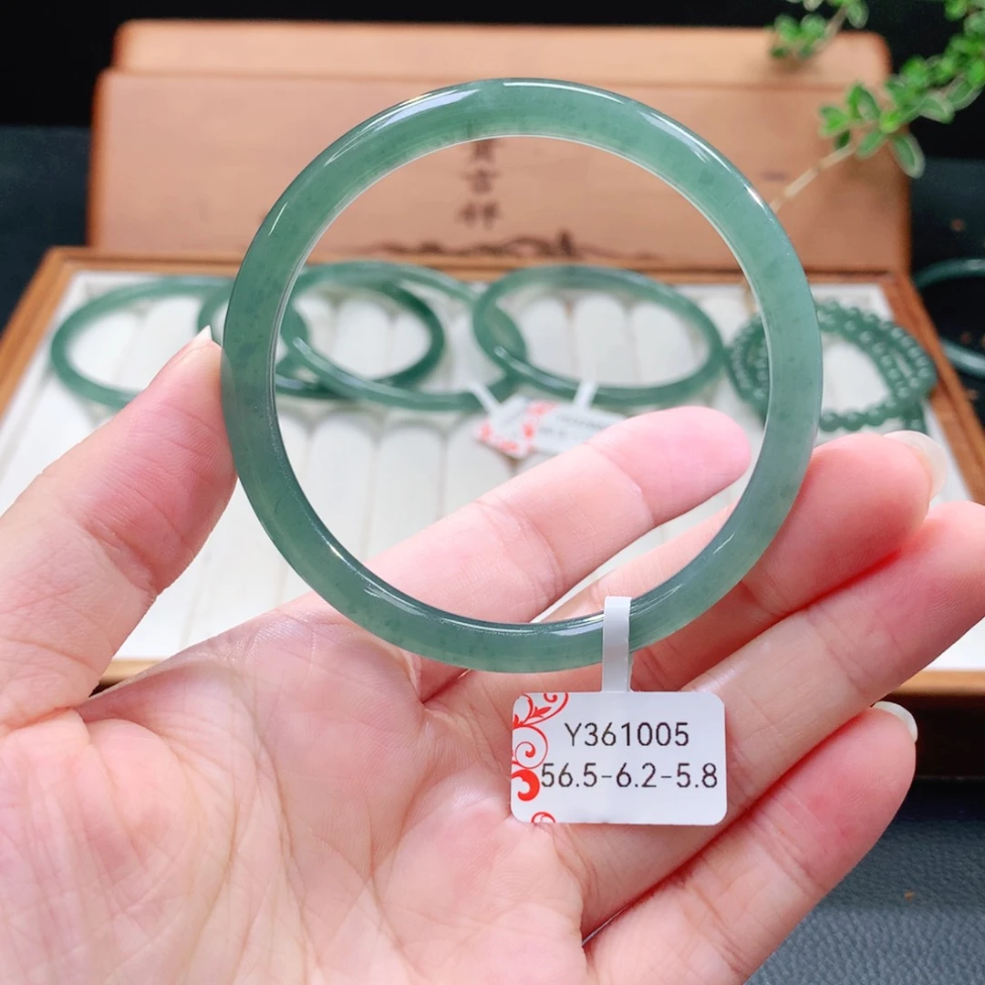 翡翠手镯（圆镯）未镶嵌