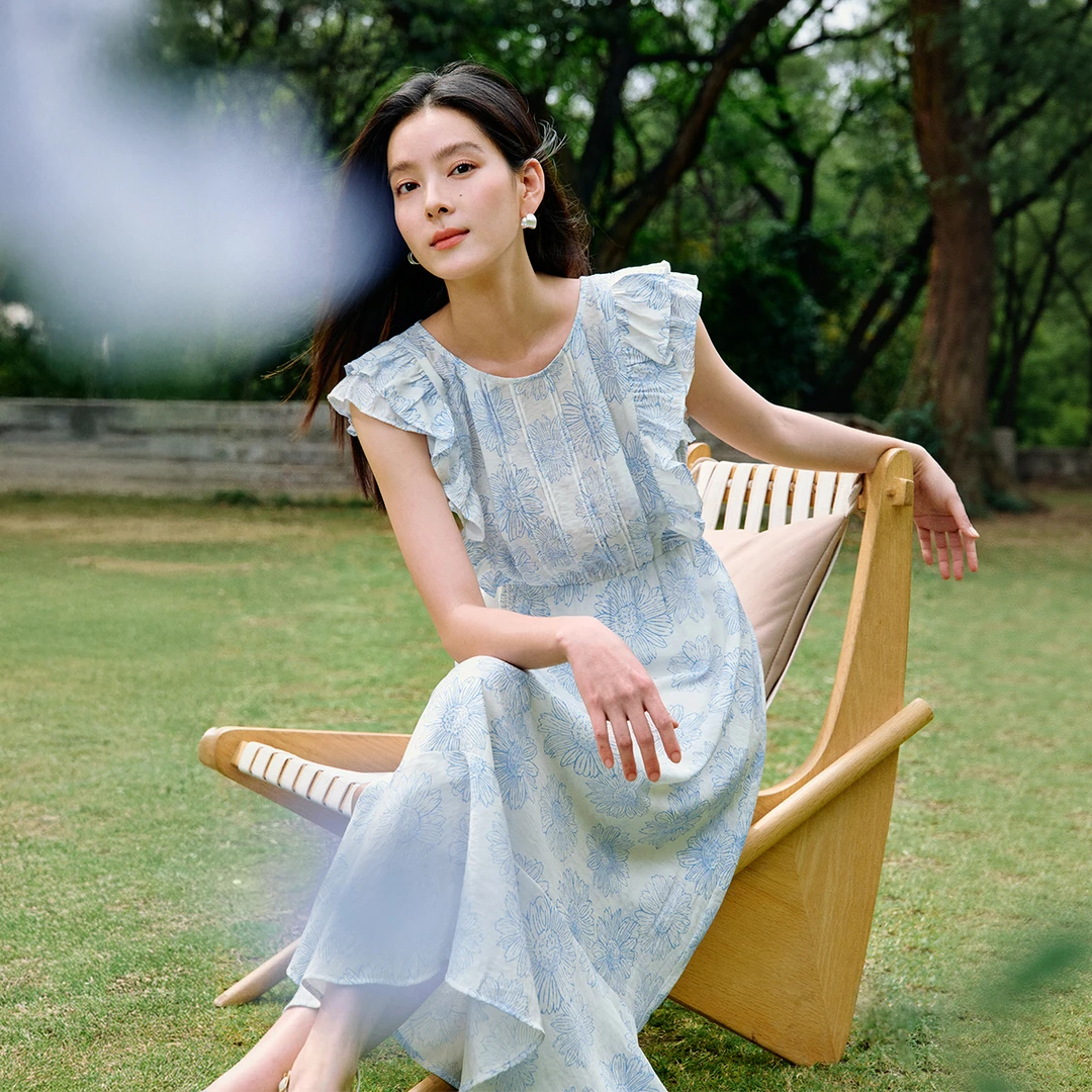 【一秒入夏】茵曼夏季法式度假风圆领连衣裙温柔风浪漫绣花吊带裙