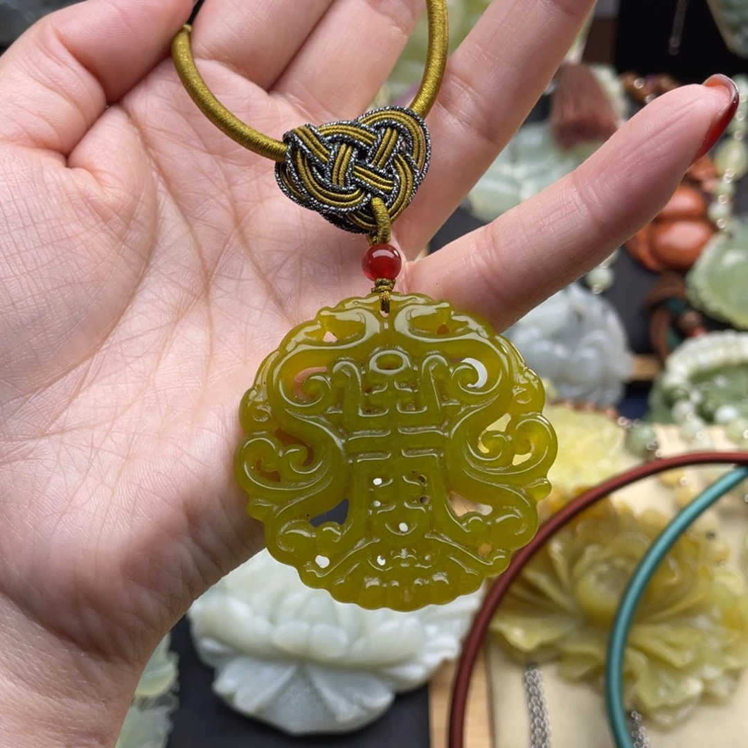 蛇纹石玉颈饰未镶嵌