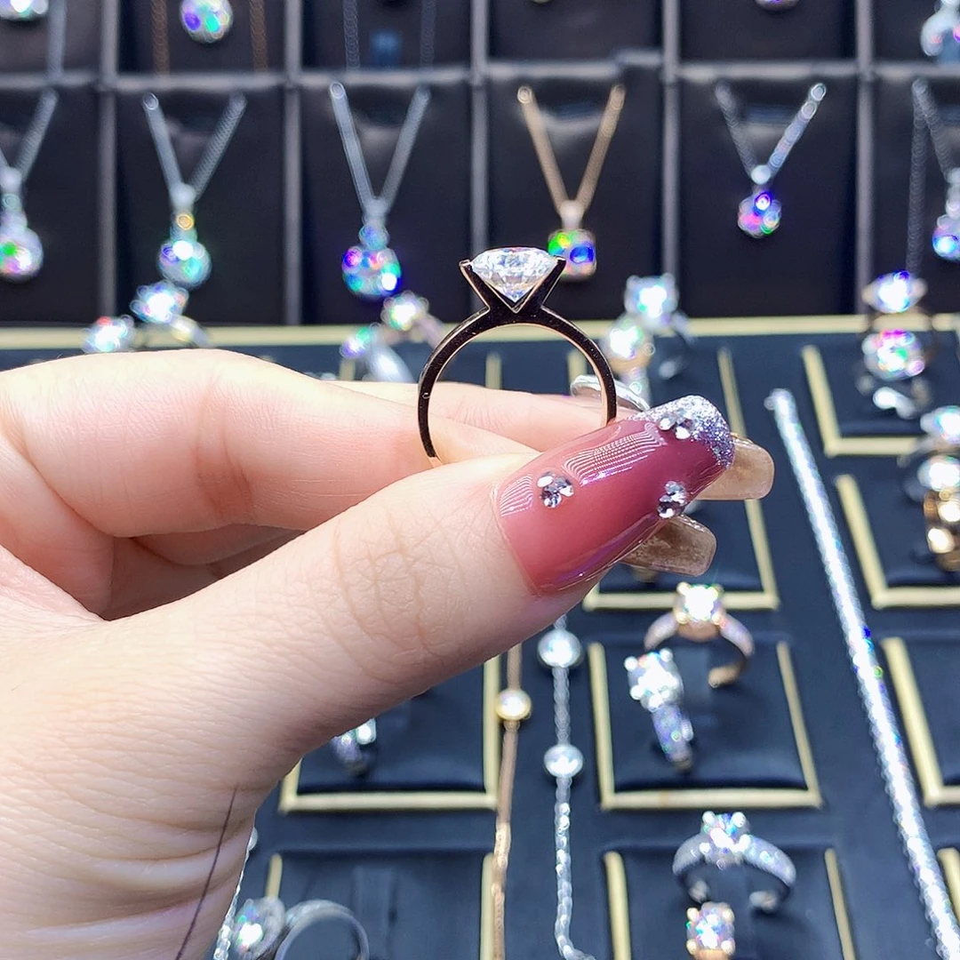 合成碳硅石（莫桑石）戒指/指环18K金镶嵌b****玲