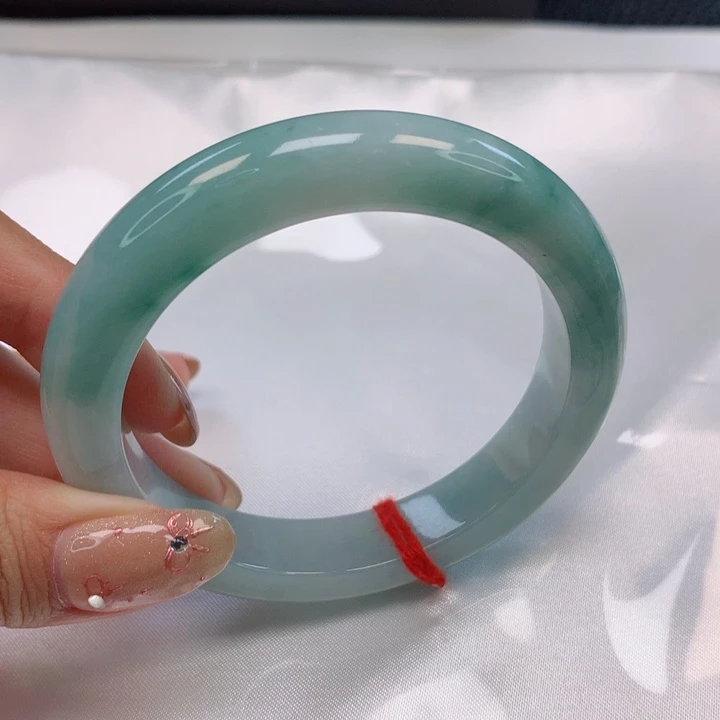 翡翠手镯未镶嵌54圈