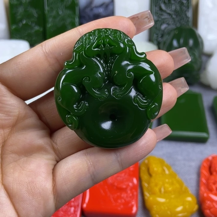 和田玉未镶嵌颈饰