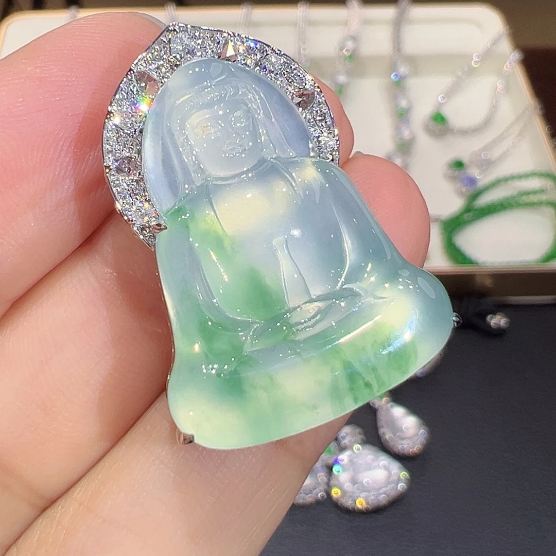 翡翠18K金镶嵌颈饰