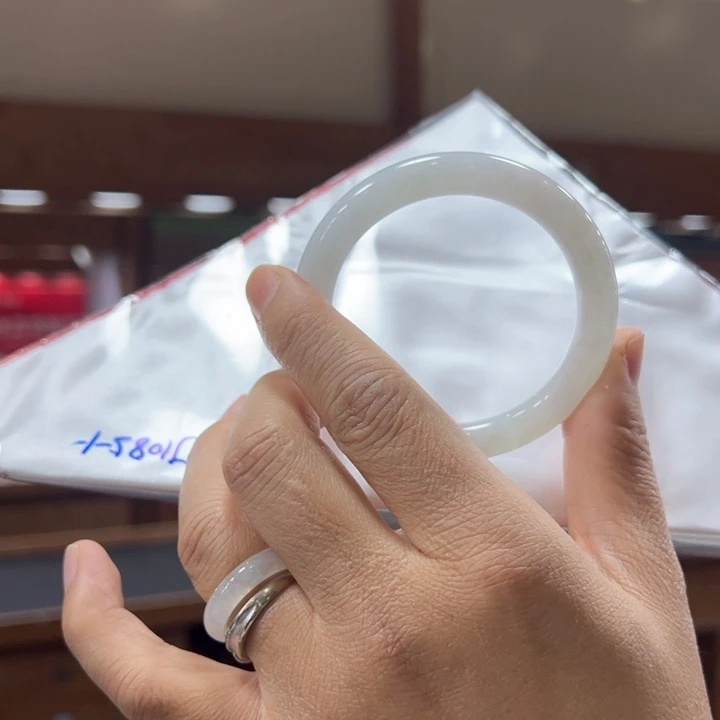 翡翠未镶嵌手镯福利