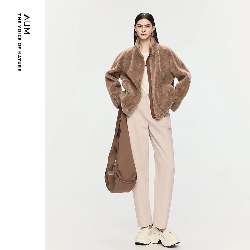 AUM噢姆25年冬季休闲时尚毛绒宽松设计师短外套MCFZ48048