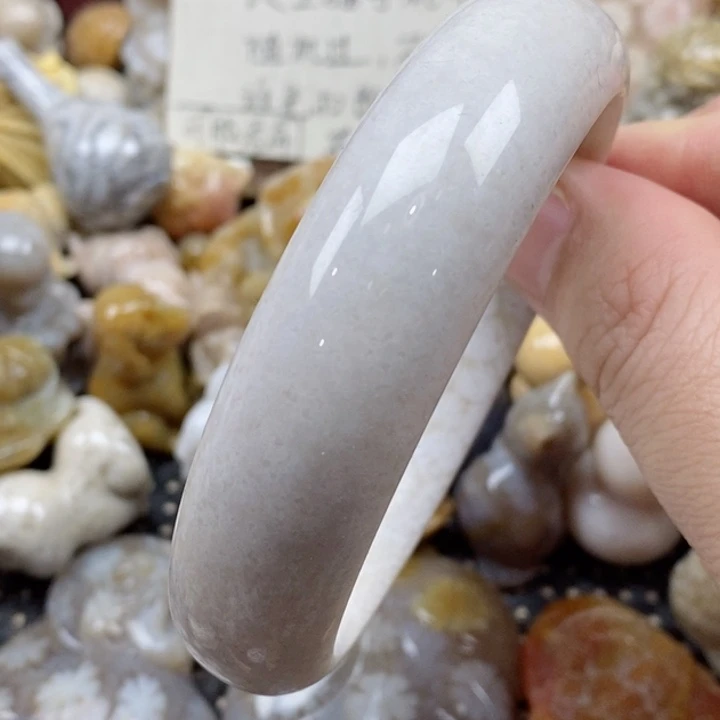 颈饰未镶嵌硅化珊瑚（珊瑚玉）有瑕