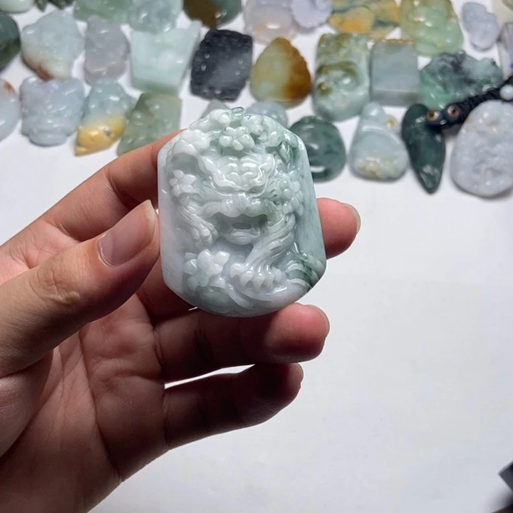 翡翠未镶嵌颈饰虎牌33