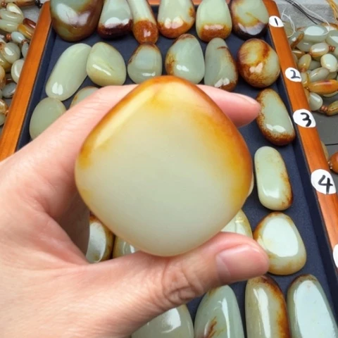 和田玉颈饰未镶嵌M***斤