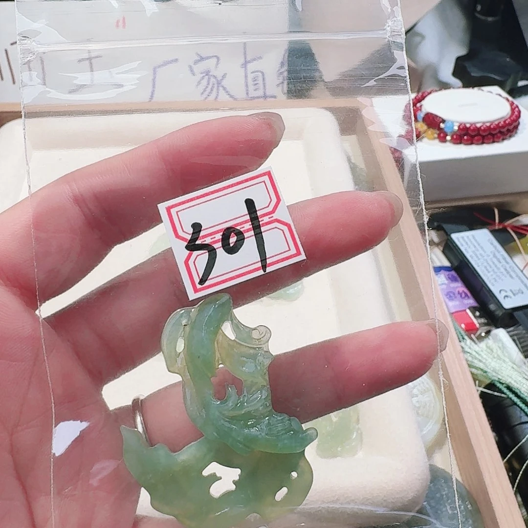 蛇纹石玉颈饰合金精美礼品