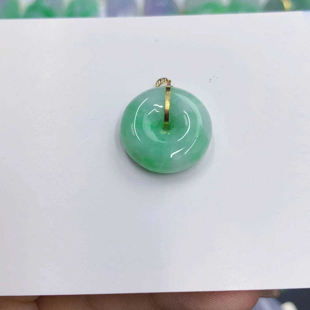 翡翠18K金镶嵌颈饰翡翠