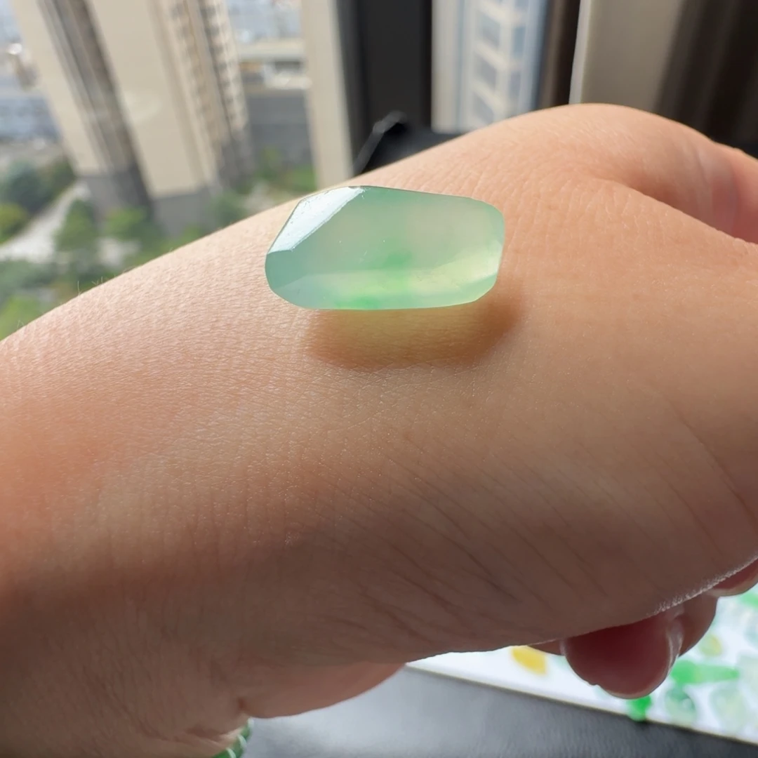定制翡翠未镶嵌冰种飘金丝绿随行
