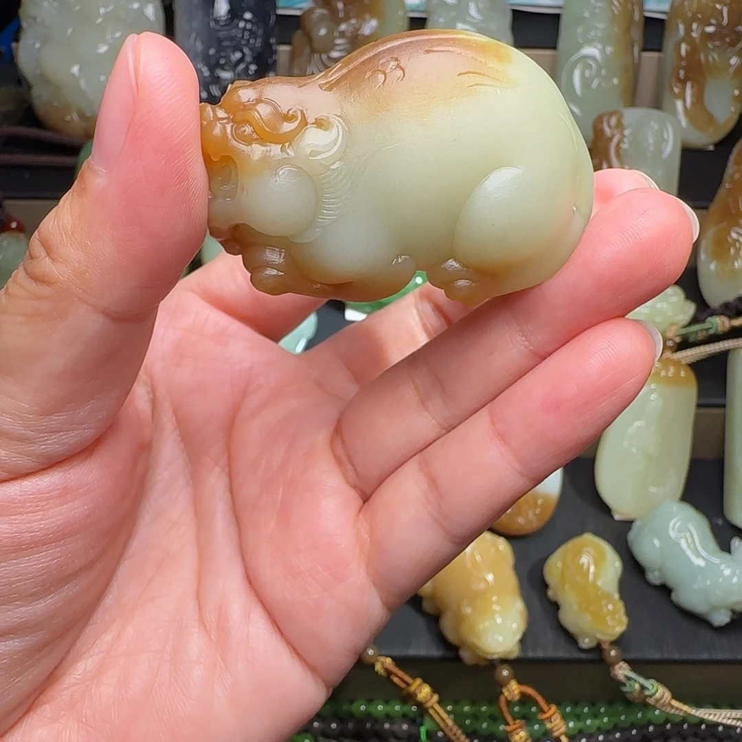 用***7颈饰未镶嵌和田玉