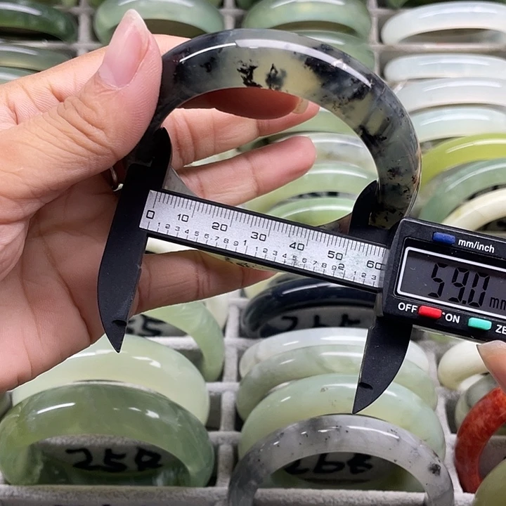 蛇纹石玉未镶嵌手镯259