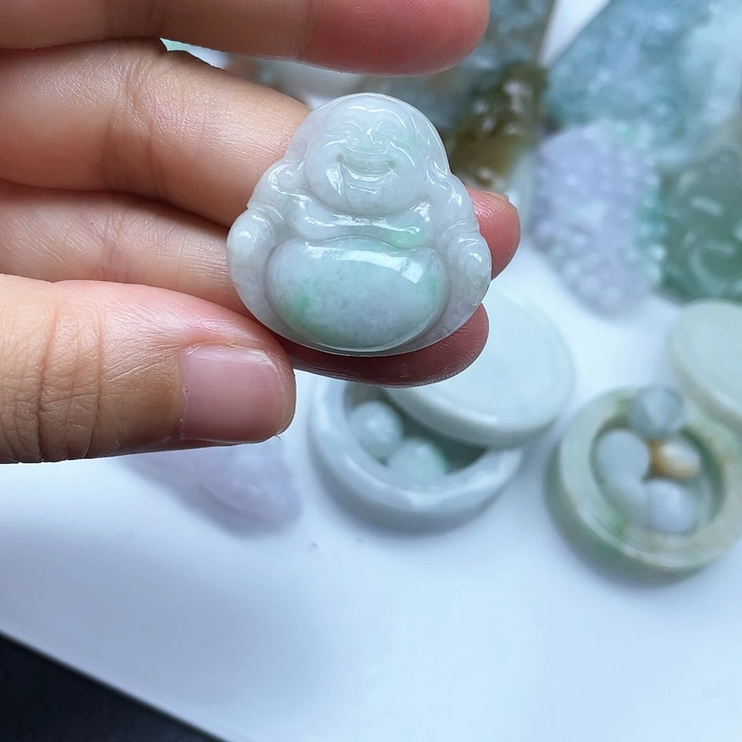 翡翠挂件未镶嵌翡翠