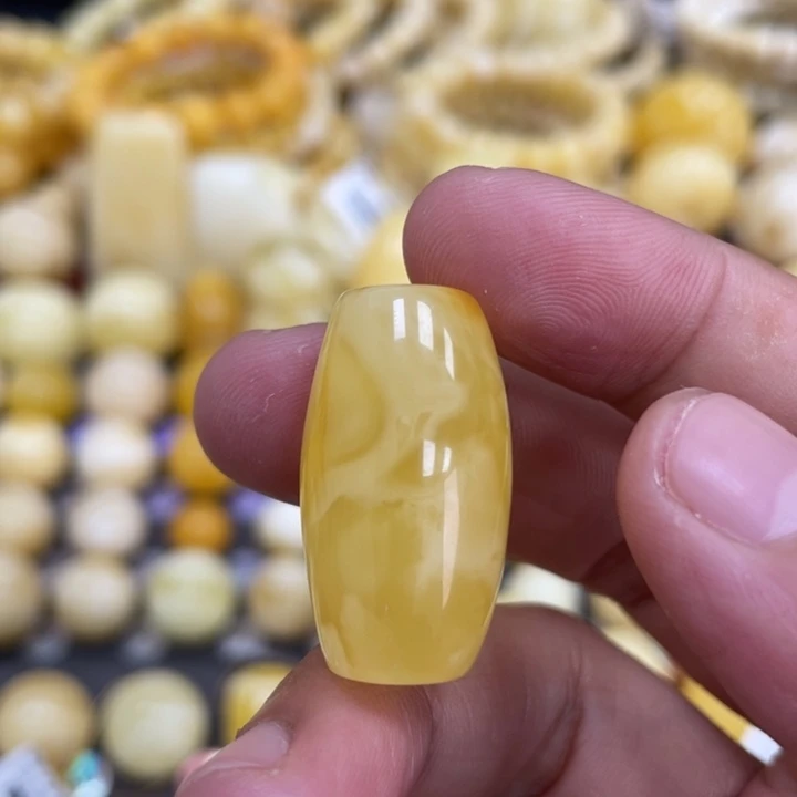 蜜蜡未镶嵌裸石15*27mm