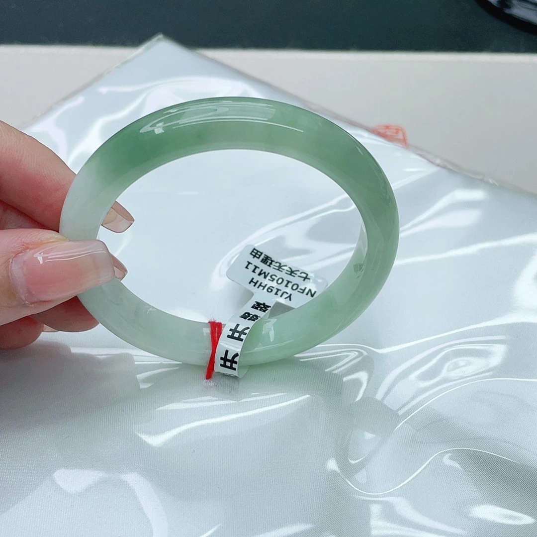 翡翠手镯未镶嵌正57