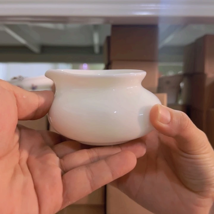微瑕羊脂玉公道杯59