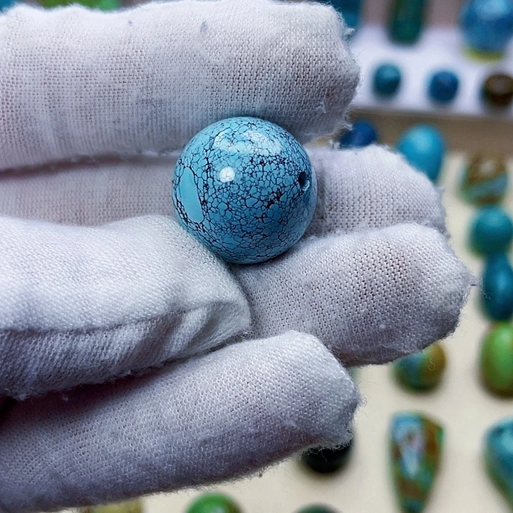 绿松石未镶嵌颈饰