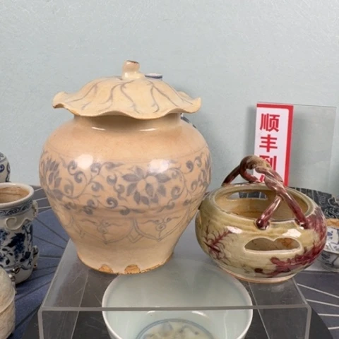 罐李*生青花荷叶罐。在。。。