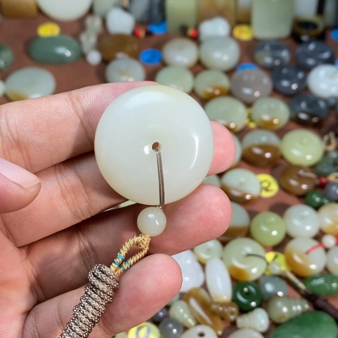 颈饰未镶嵌和田玉