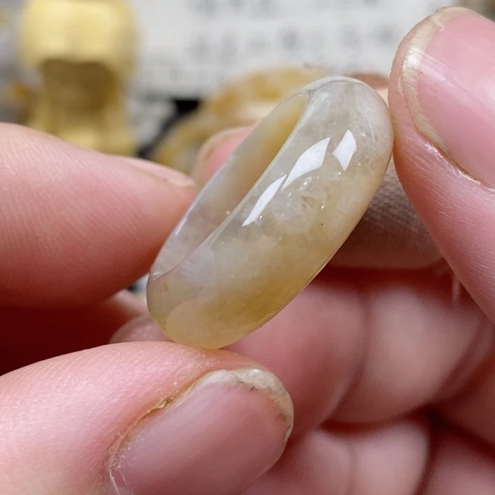 颈饰未镶嵌硅化珊瑚（珊瑚玉）