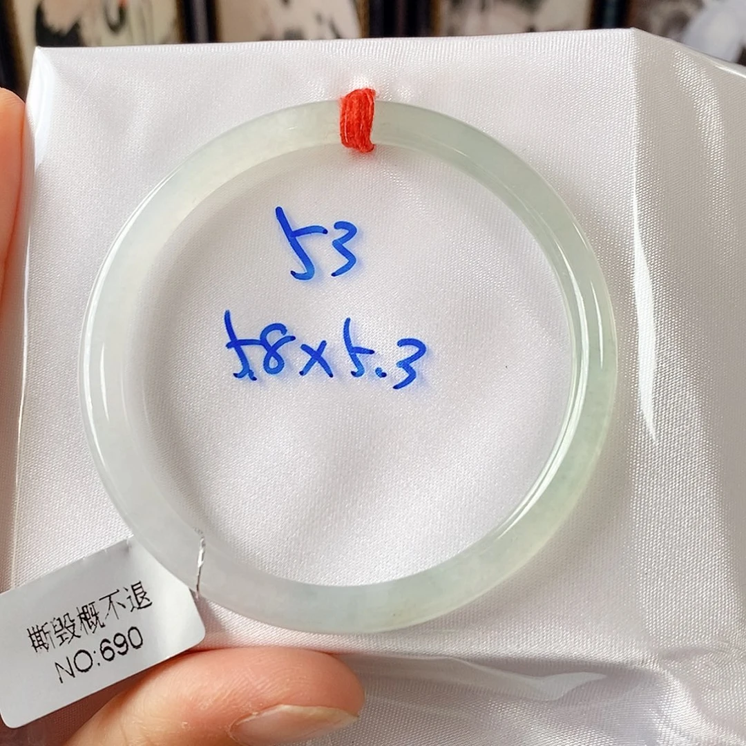 未镶嵌手镯（圆镯）翡翠手镯