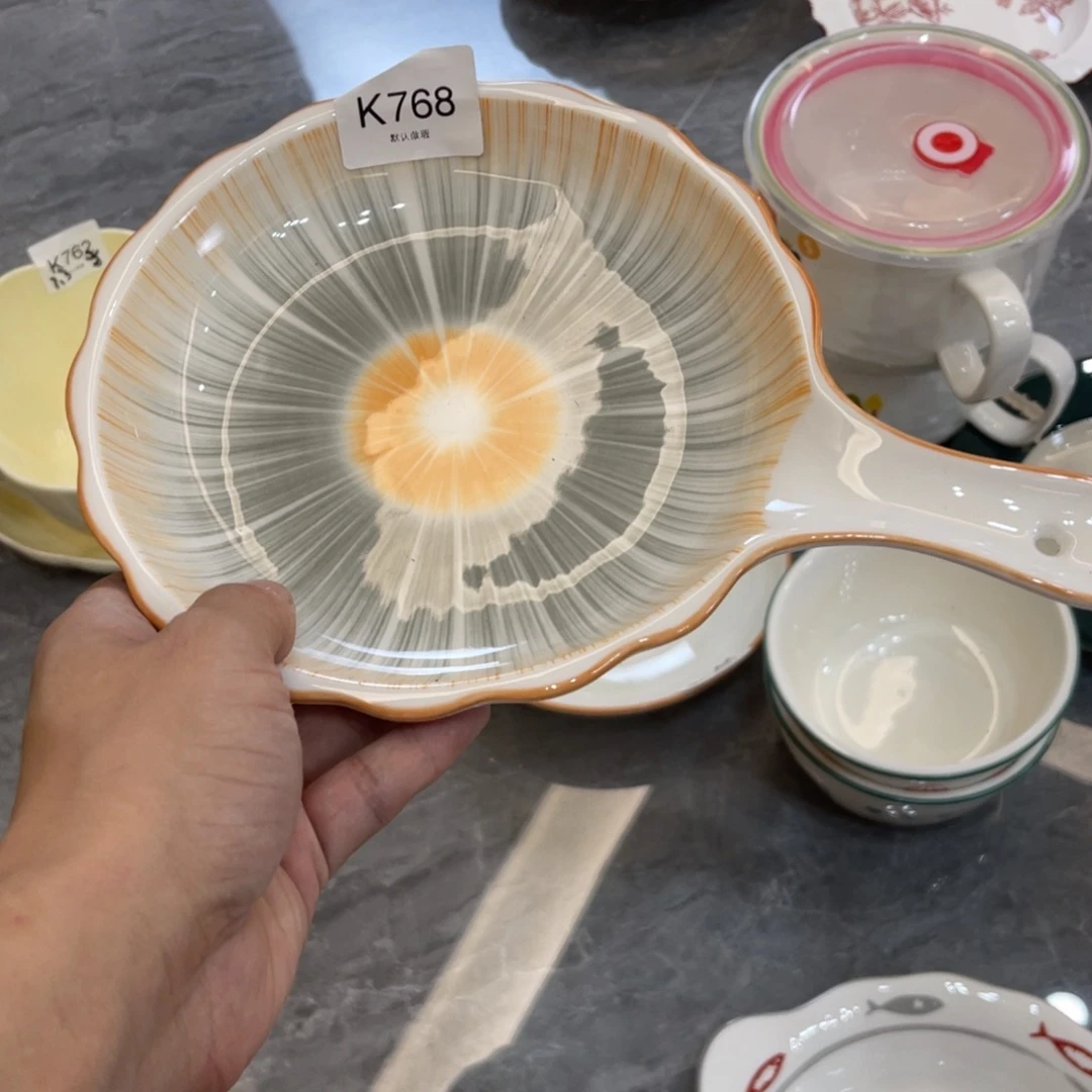 陶瓷微瑕餐具介意勿拍，满18飞！