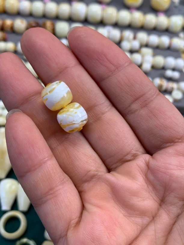 蜜蜡金漆白妖孽同料老型对珠10*8.8mm（误差±0.1mm）