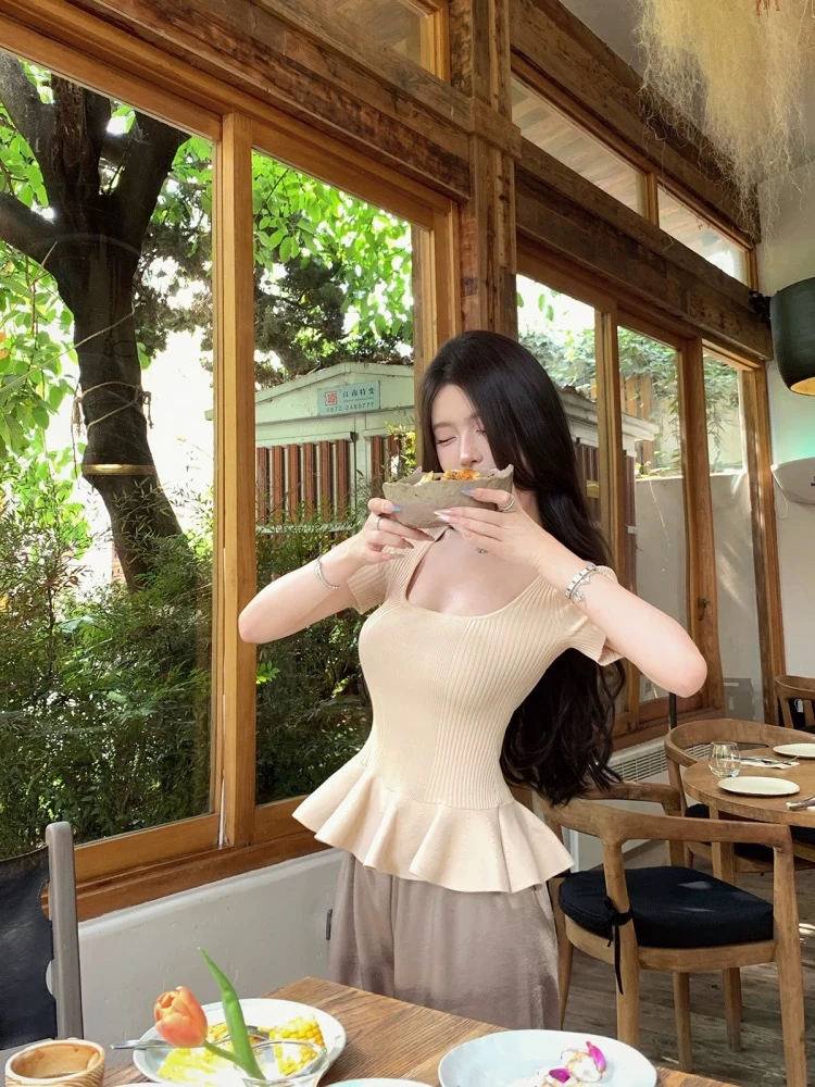 韩系穿搭气质大U领针织荷叶边短袖女设计感小众花苞掐腰短款上衣