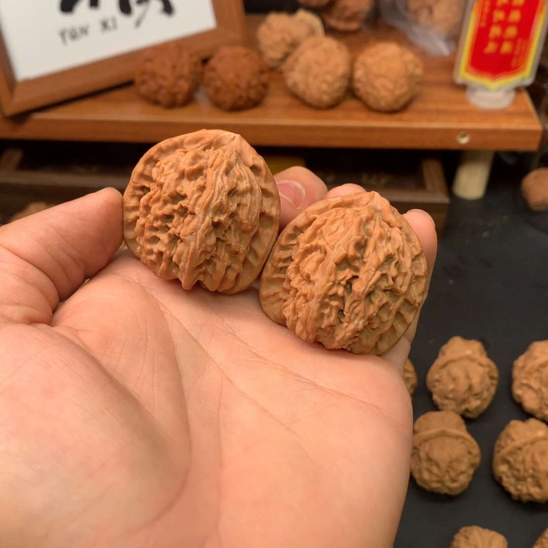 蝎***莱把件文玩核桃40白狮子