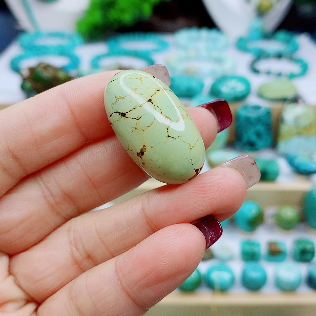 绿松石未镶嵌颈饰