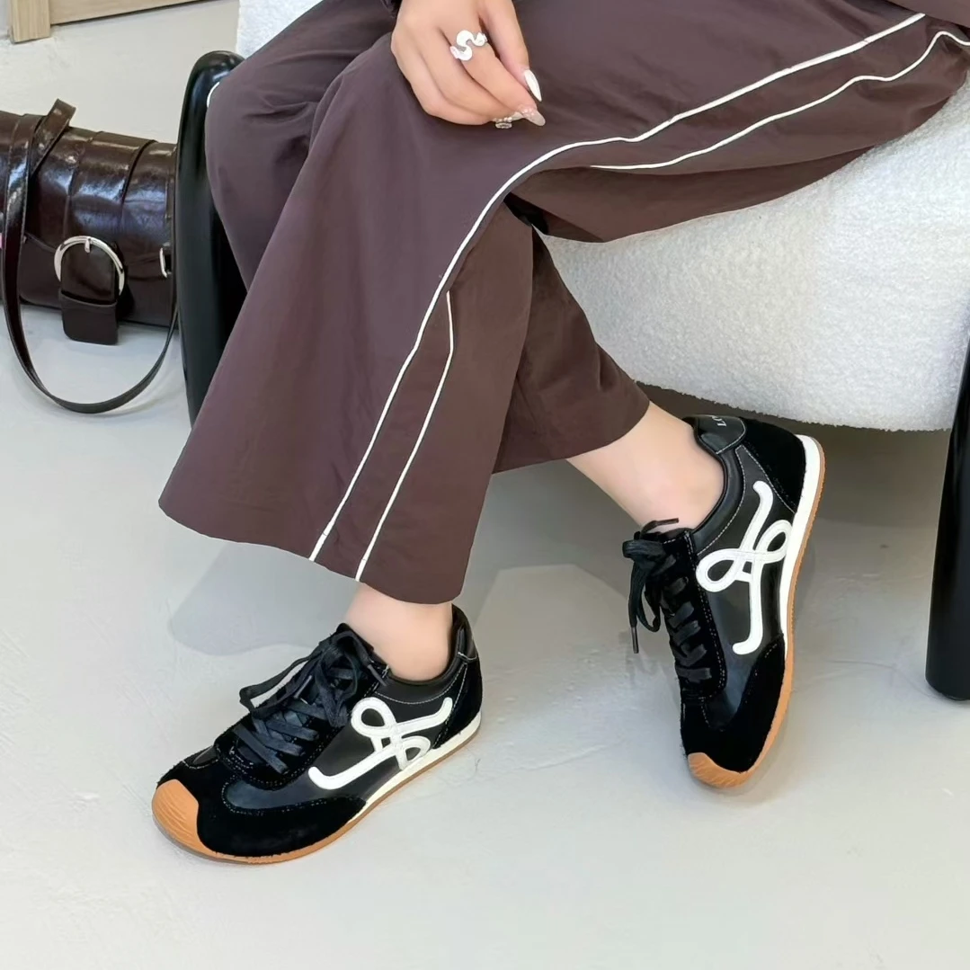 轻便百搭透气图案女板鞋休闲鞋潮流秋冬时尚平底舒适黑色运动鞋