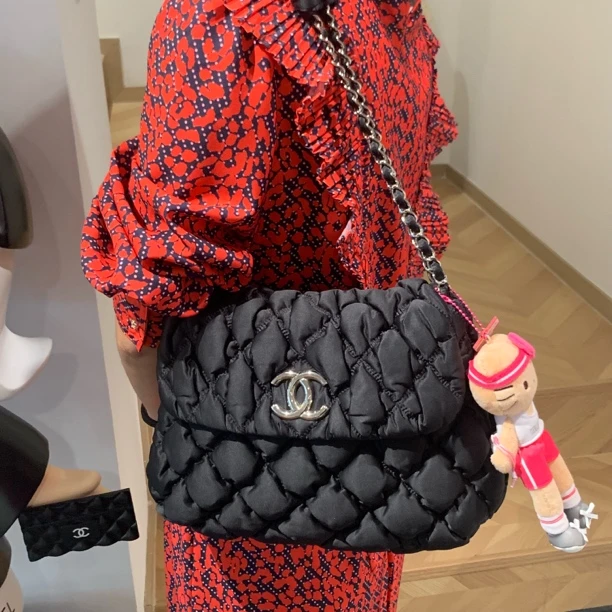 95新 Chanel/香奈儿 YUMU中古/Chanel黑银缎面泡芙单肩包