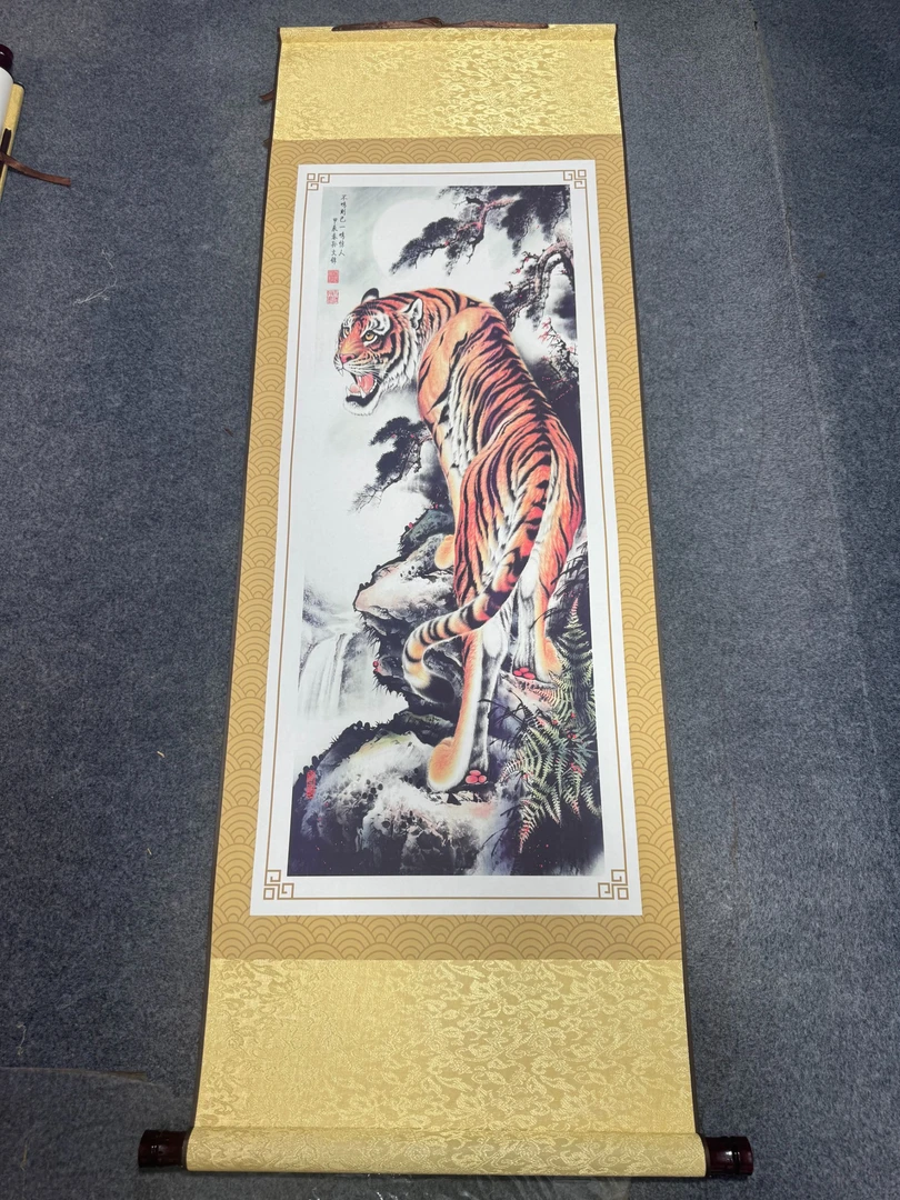 《一鸣惊人 . 上山虎》 宽45高140 国画9.20